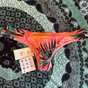 Brand New Billabong women’s low rise tanga cheeky bikini bottoms